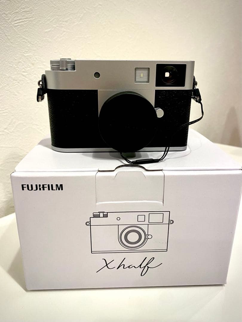FUJIFILM X half （X-HF1）シルバー【SDカード付き】 富士フイルム X half (FUJIFILM X-HF1) チャコールシルバー 新品