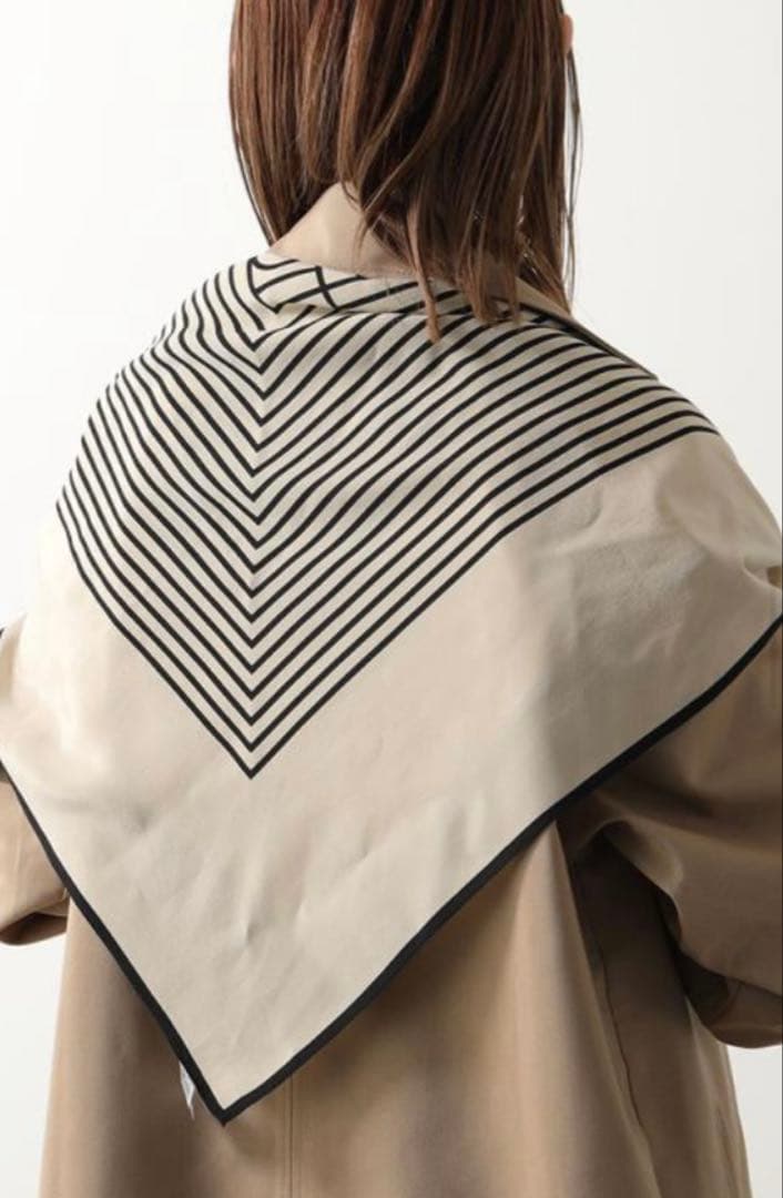 日曜日まで価格！Toteme CENTERED MONOGRAM シルクスカーフ ☆Toteme 定番 'Venezia' モノグラム シルクスカーフ 関税込み (toteme