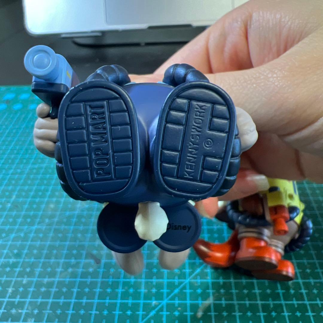 ゲームキャラクター POP MART zooto mega space molly100%