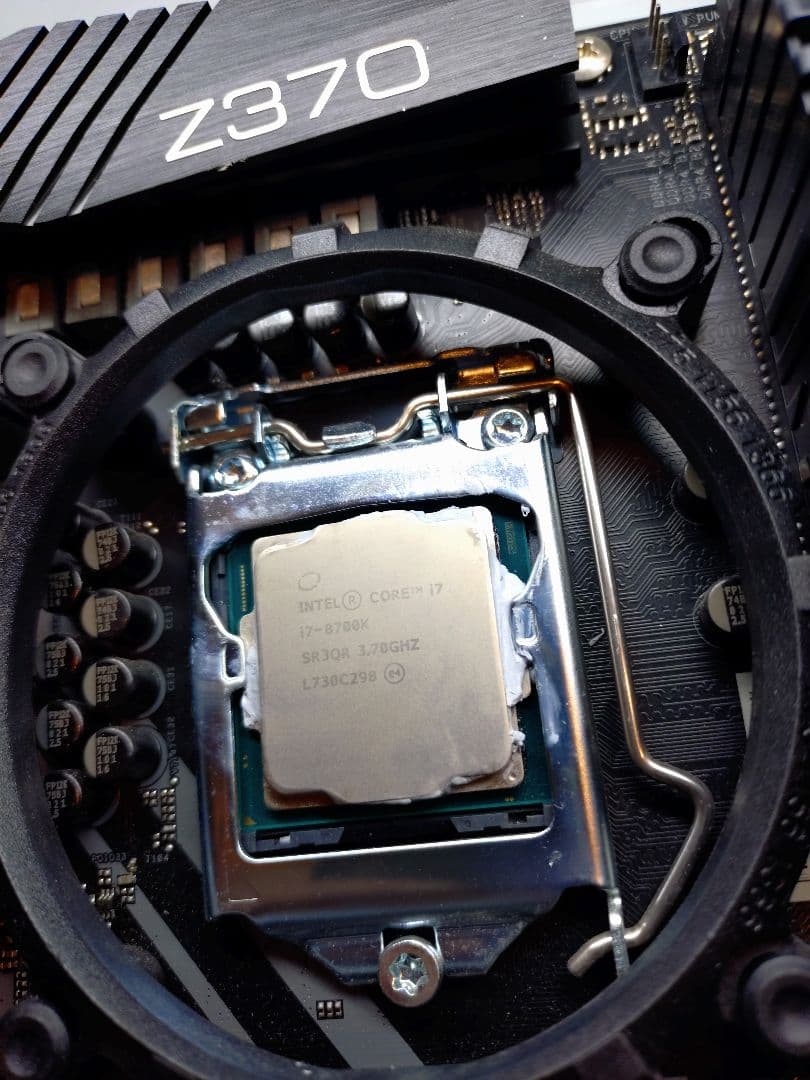 core i7 8700kほか(ケース無し) Amazon | Intel CPU Core i7-8700K 3.7GHz 12Mキャッシュ 6コア/12