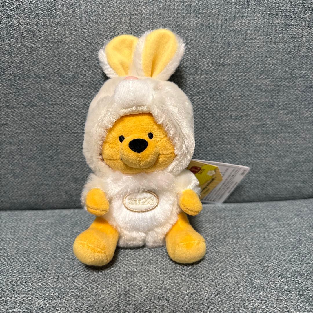 新品未使用 くまのプーさん 干支ぬいぐるみバッジ 2023 うさぎ - メルカリ