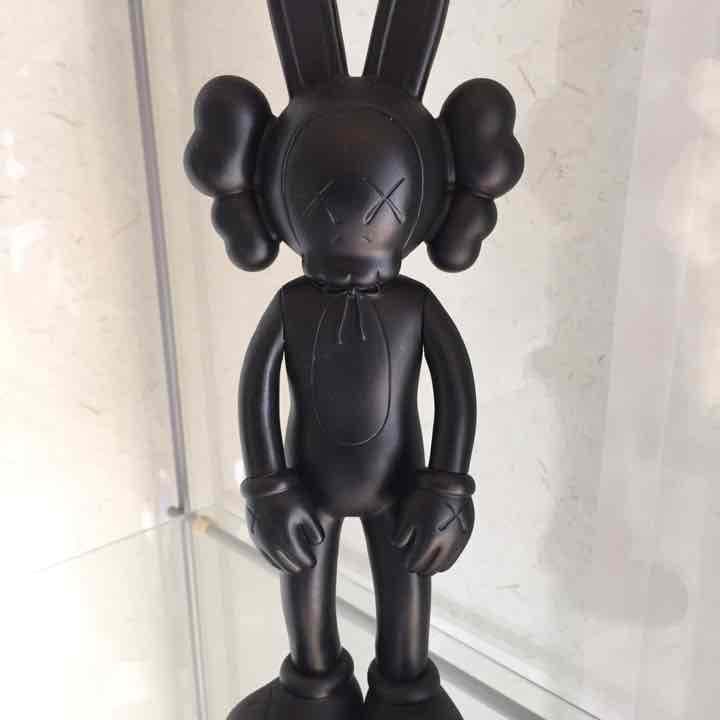 kaws accomplice black カウズ KAWS, Medicom Toy KAWS Accomplice (Black) Available For Immediate