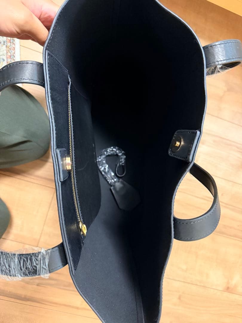 LEXUS 黒のレザートートバッグ