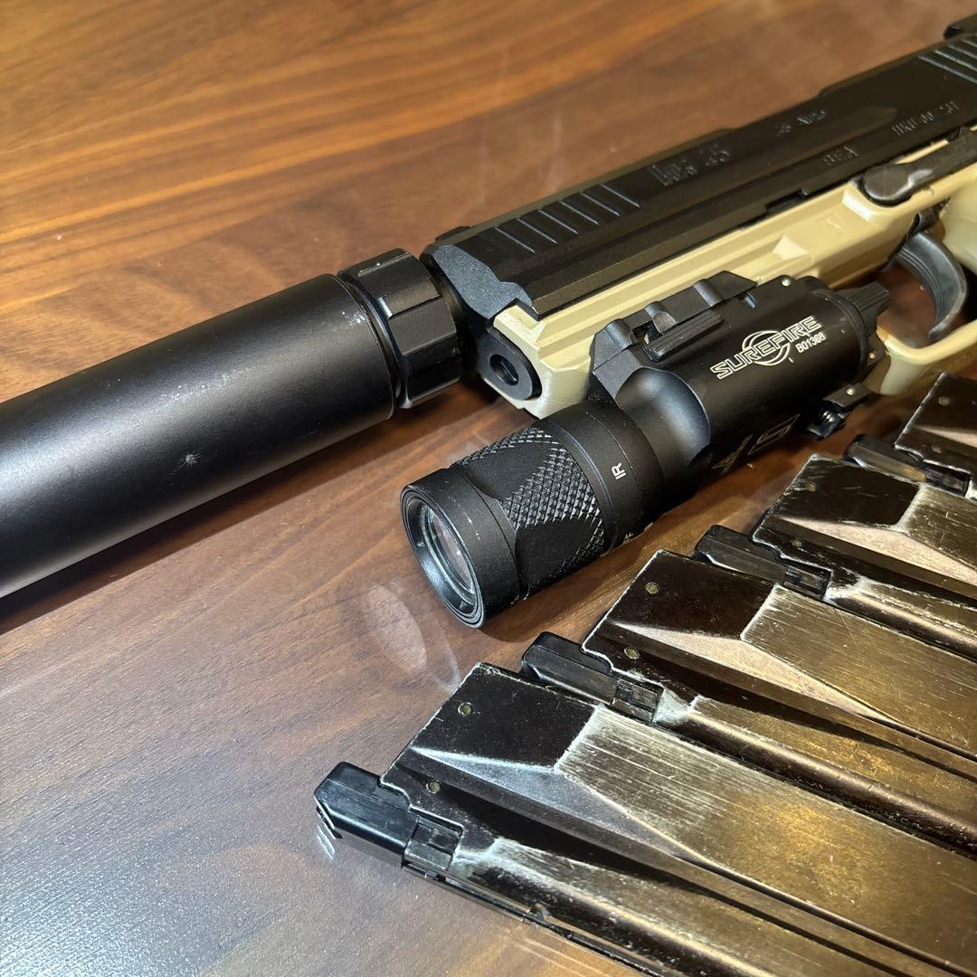 東京マルイ HK45T 予備マグ4本付き ライト付き