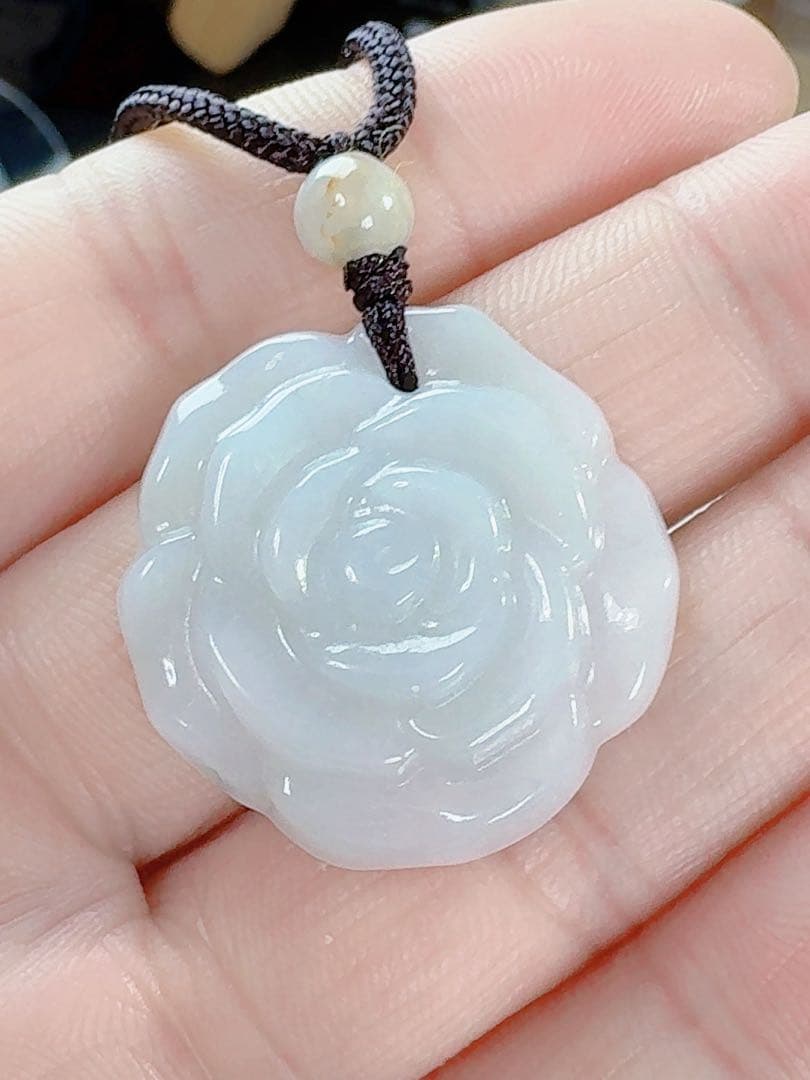 R1-0351天然本翡翠《本物保証》翡翠 花ペンダント ネックレス - メルカリ