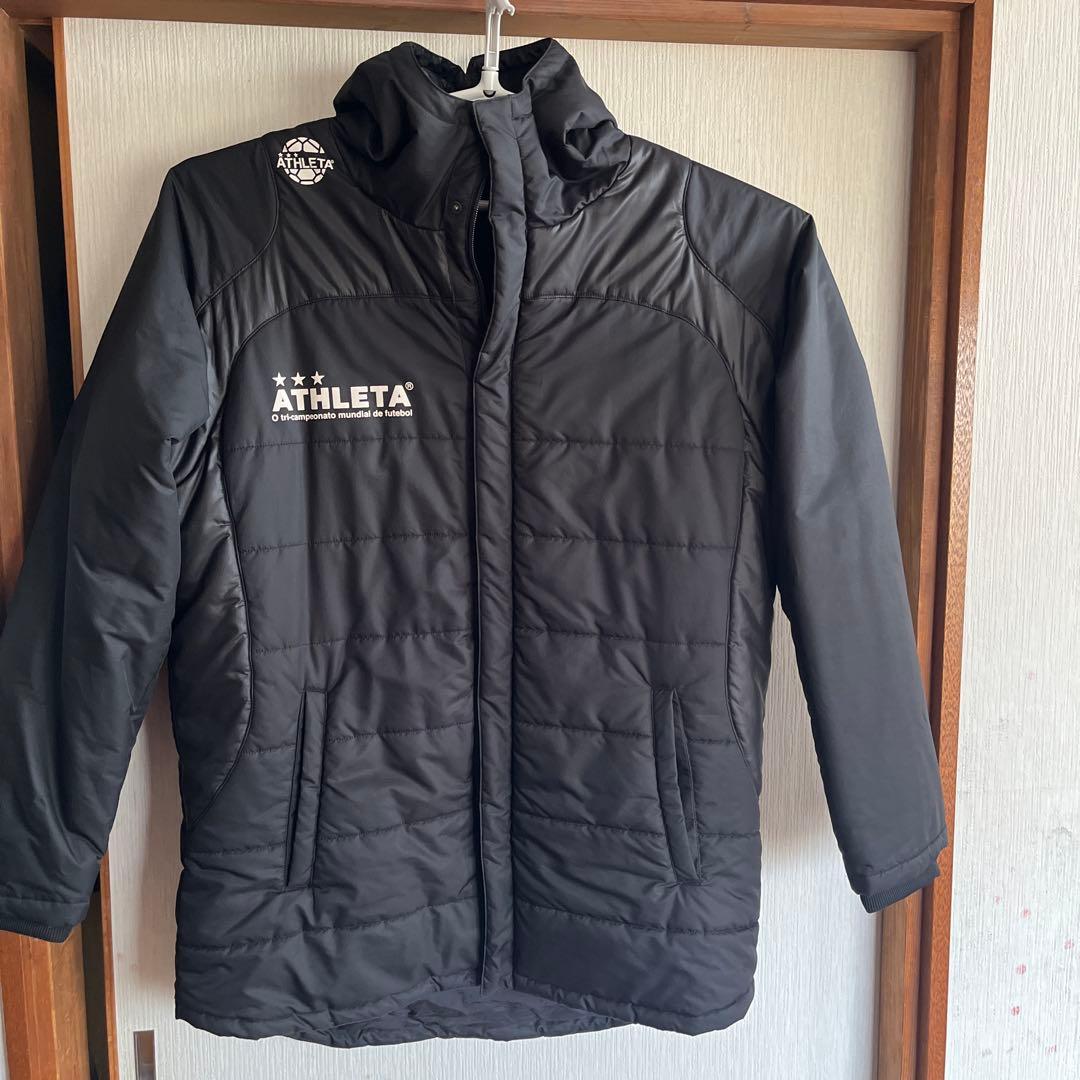 ATHLETA フード付き中綿ジャケット ブラック ATHLETA アスレタ 中綿フードジャケット(ブラック) FUK-23JKT BLK