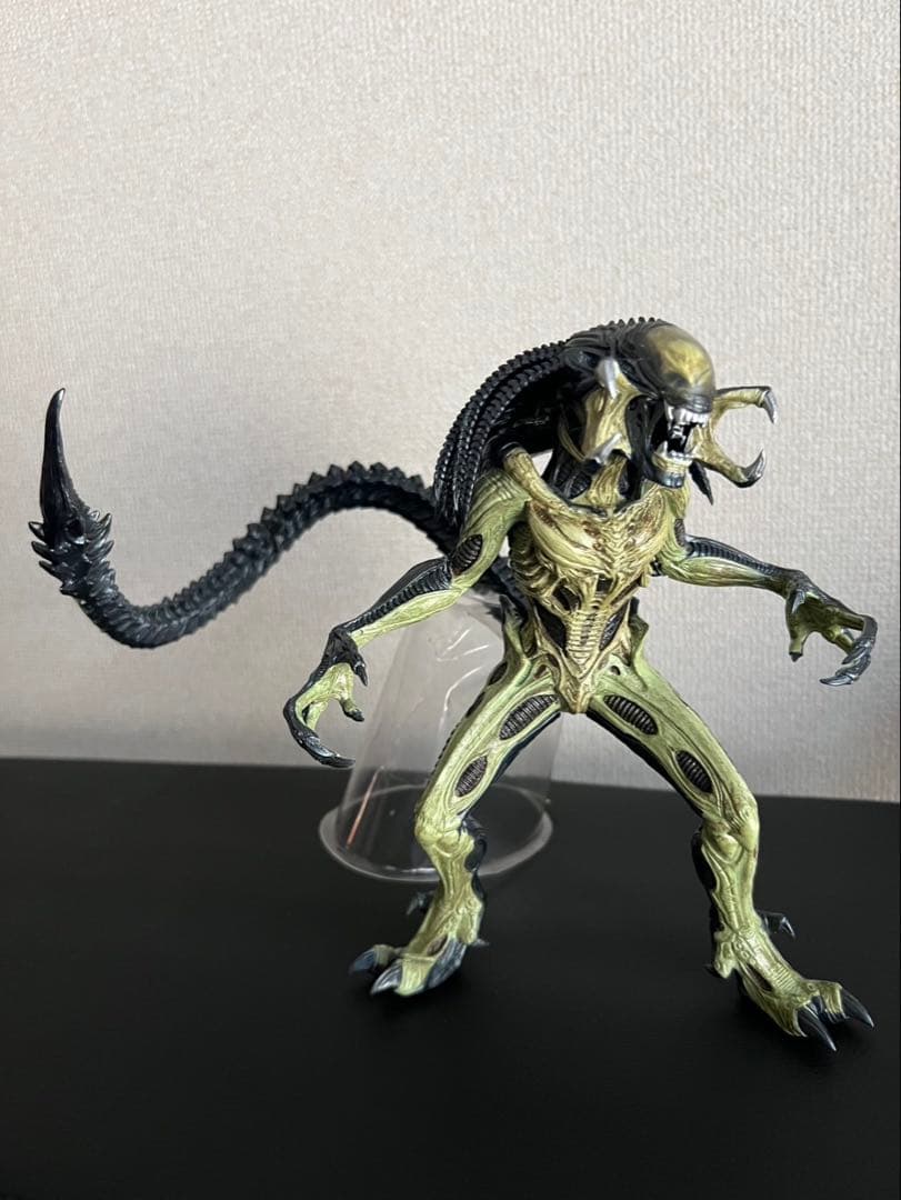 プレデリアン　フュギュア　アミューズメント景品　プレデター