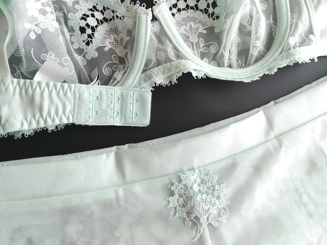 SALE‼ FR85F&2《Simone Perele》シモーヌペレールWish