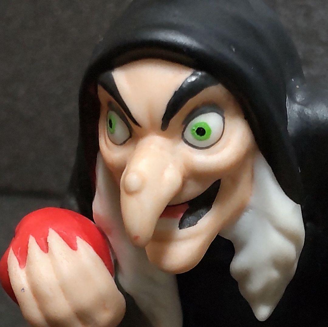 ディズニー 白雪姫 魔女 陶器フィギュア Wicked Witch - メルカリ