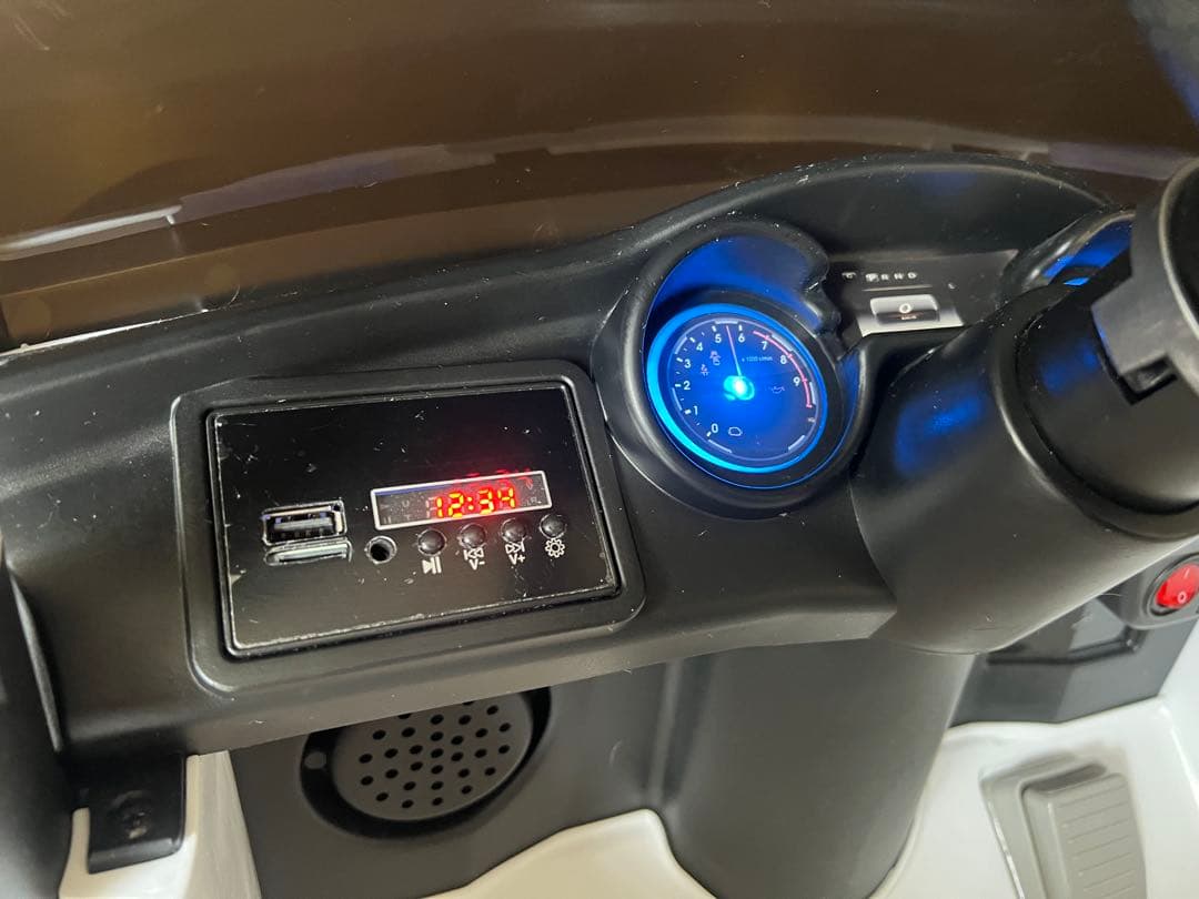 Mercedes-Benz GLC Coupe 白　 電動乗用ラジコンカー