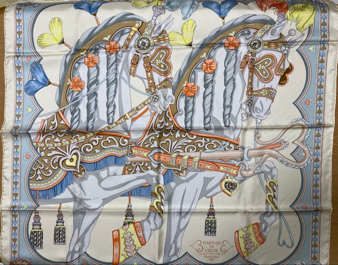 HERMES エルメス　スカーフ　カレ 90 《アルネ・ドゥ・クール》