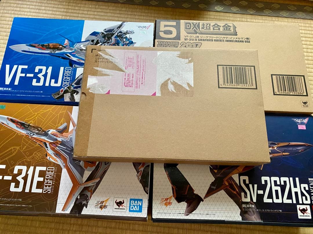 DX超合金 マクロス vf-31 5点まとめ mqdefault.jpg