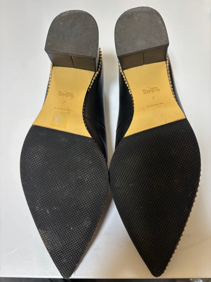 USED】COACHコーチWilla pump スタッズアクセント 24.0