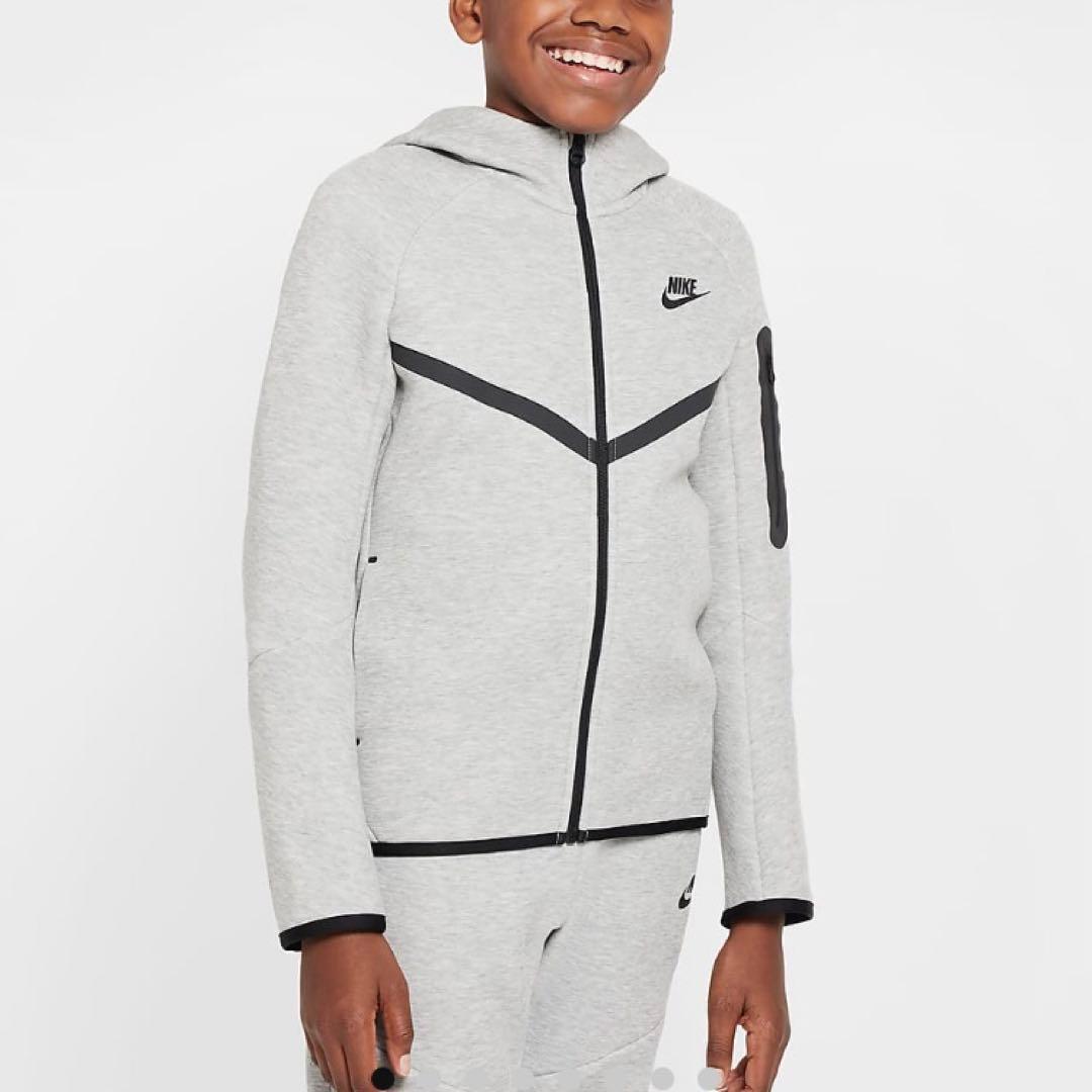 ☆新品タグ付き NIKE テックフリース 上下セットアップ ロゴ入り 150