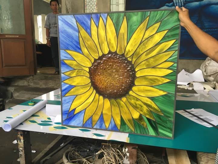 ステンドグラス x特殊ガラス技法 ステンドホビーでステンドグラス風の作品づくり – WEB 図工・美術教材