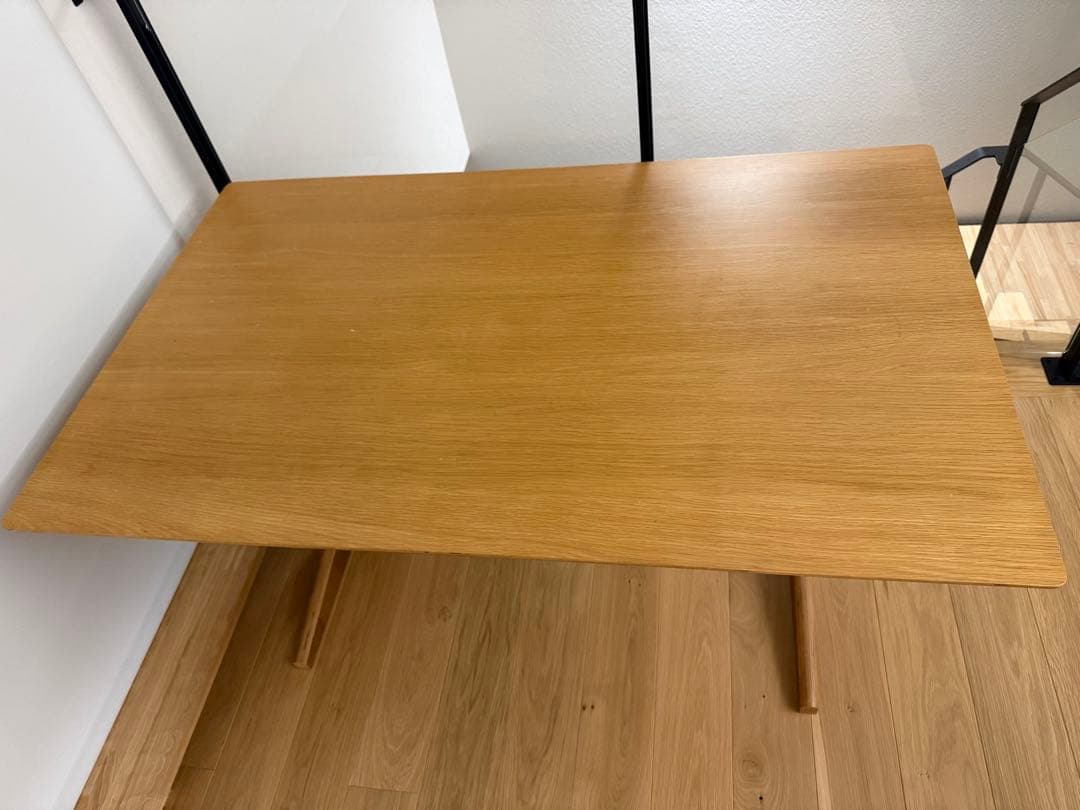 【塩分太郎】無印良品 リビングでもダイニングでもつかえるテーブル　オーク 新宿通り】コンパクトなスペースで快適に過ごせる「リビングでも