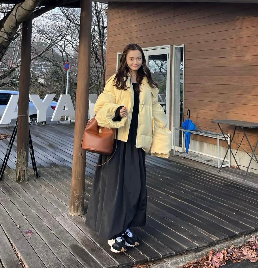 新品】PINUE ボリュームスリーブダウン カスタード - メルカリ