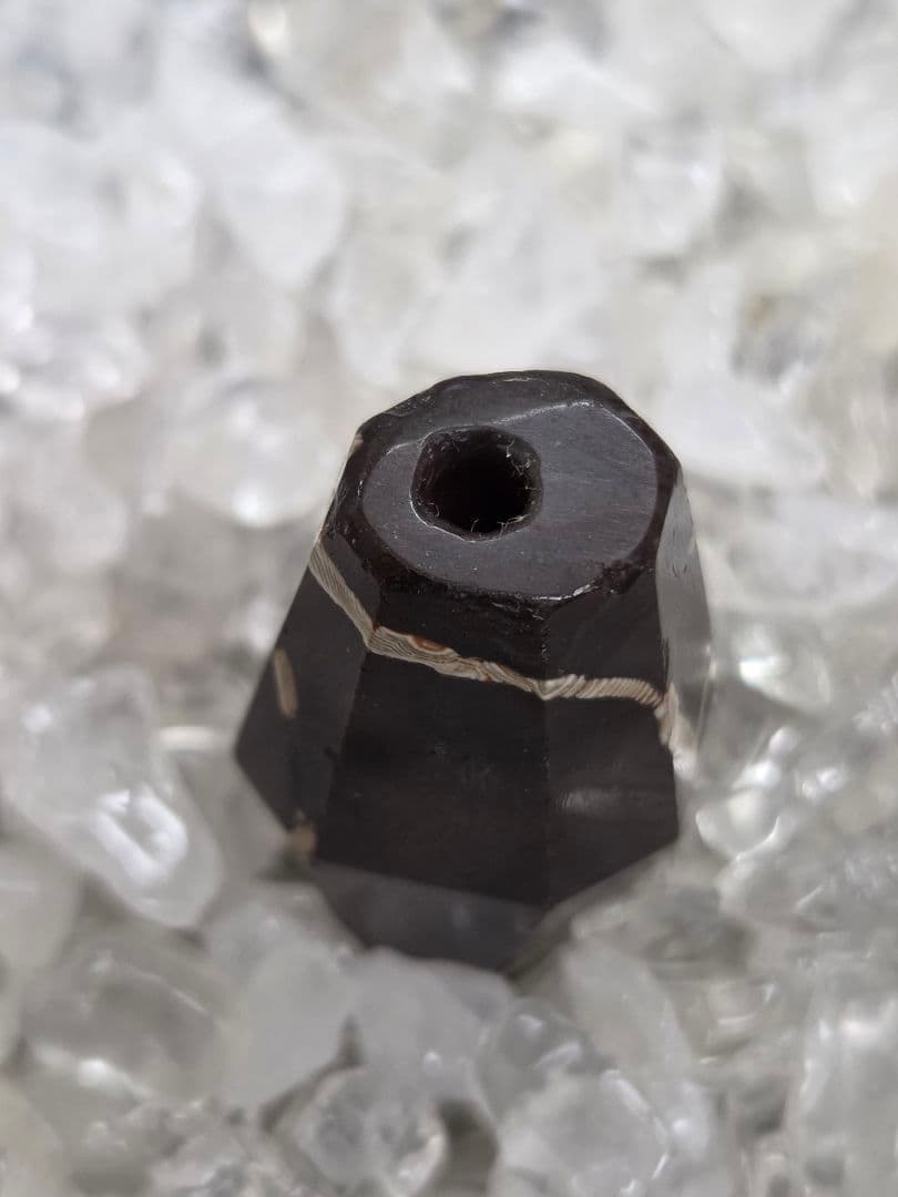 084　天珠　魔女伝説天珠　Eched carnelian　dzibeads！