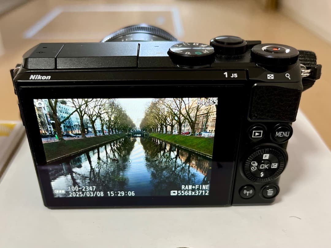 Nikon1 J5ダブルレンズ◆10-30/f3.5-5.6◆18.5/f1.8