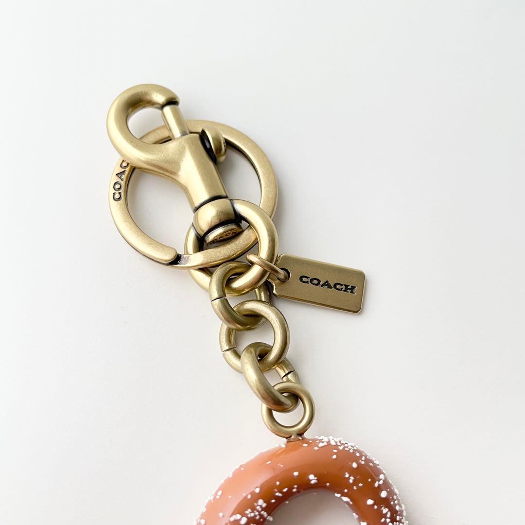 コーチ COACH バッグチャーム プレッツェル キーホルダー 新品 - メルカリ
