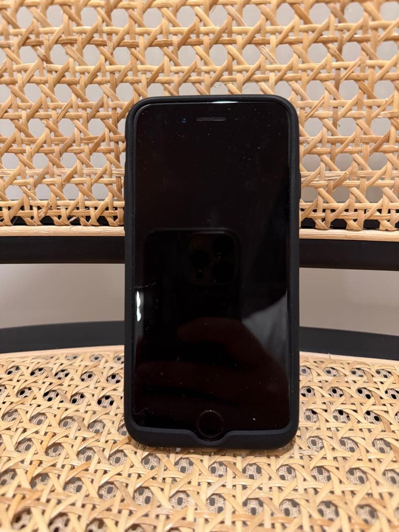 iPhoneSE(第2世代) 64GB SIMフリー ブラック(ケース付き) Amazon | 【整備済み品】 Apple iPhone SE(第2世代) 64GB ブラック SIM