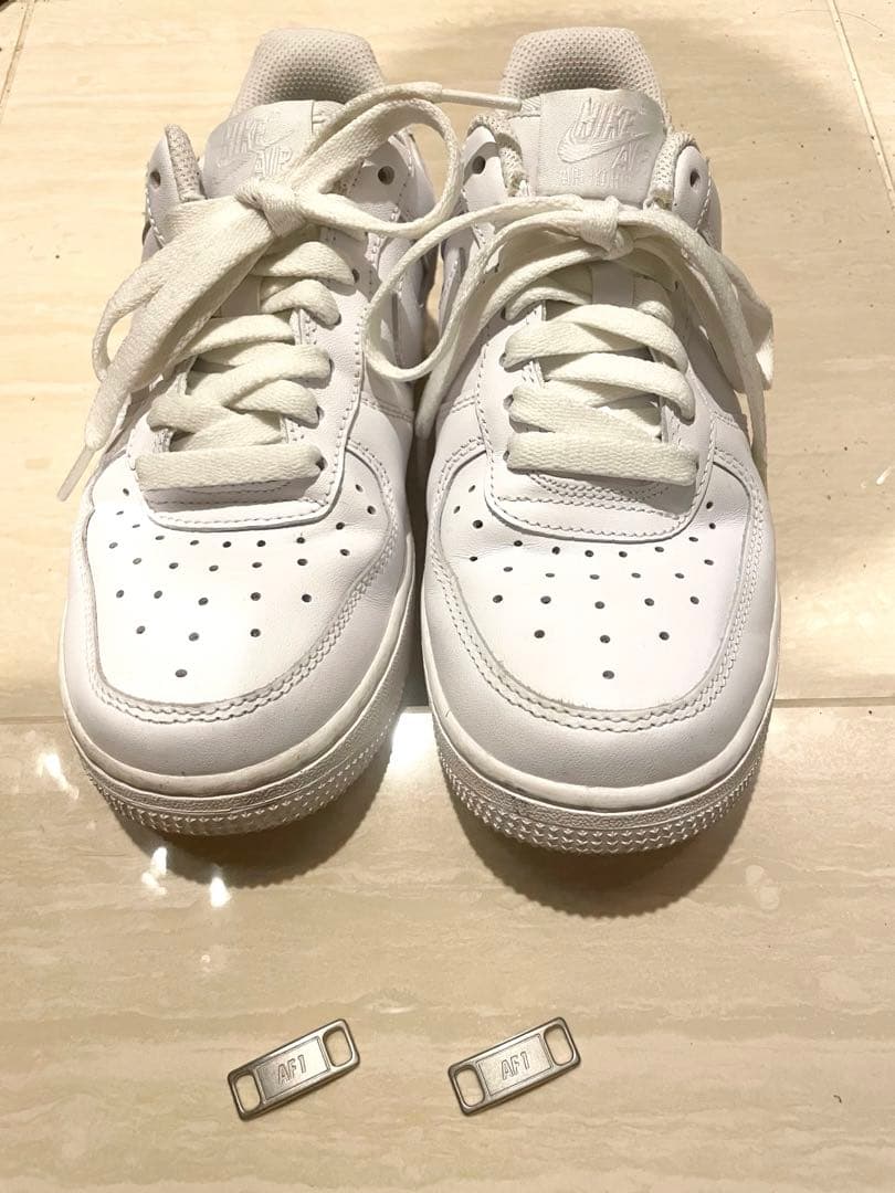 ナイキ　エアフォース1 現行品　23.5cm DD8959-100