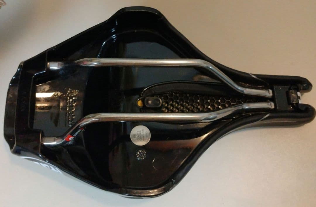 K*o様 【ほぼ新品】Selle Italia IRON サドル ブラック/ホワ