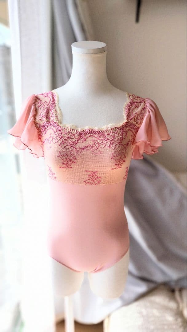 Ｓ～Ｍ／桃の花が咲いたようなピンク、ゴージャスなお袖のプリンセス娘役レオタード