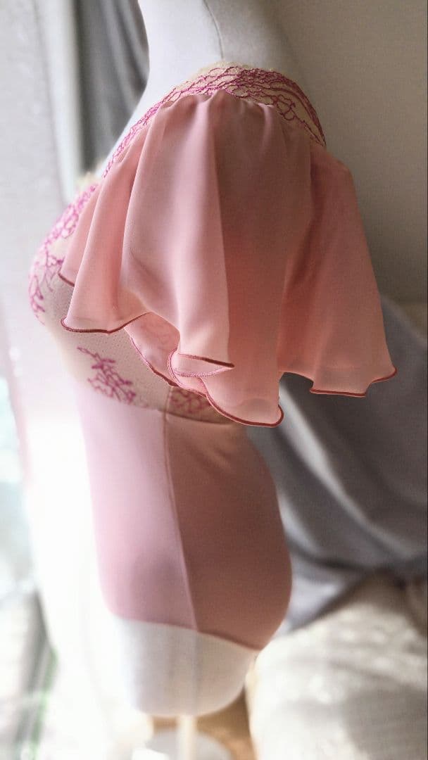 Ｓ～Ｍ／桃の花が咲いたようなピンク、ゴージャスなお袖のプリンセス娘役レオタード