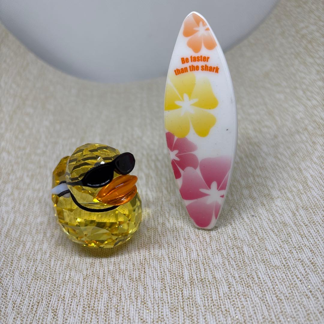 スワロフスキー ハッピーダック サーフィン 1078531_1.jpg