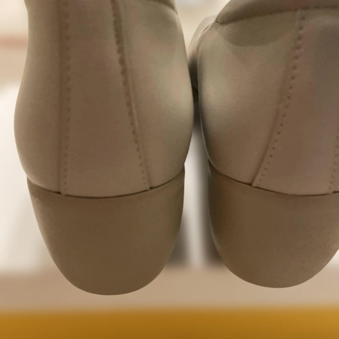未使用ヒルズアベニュー　ウェーブソールレザーパンプス　ベージュ　23.5cm