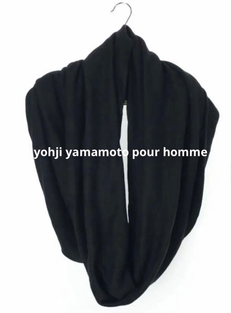 yohji yamamoto POUR HOMMEブラック ネックウォーマー Yohji yamamoto pour homme のボアフードジャケットです。 HX-J17-100