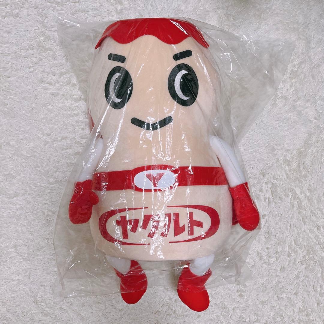 ヤクルトマンぬいぐるみ 約45cm 赤 クリーム色 - メルカリ