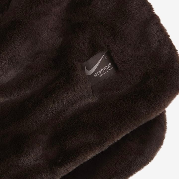 新品 未使用 NIKE ナイキ フェイクファー ブランケット - メルカリ