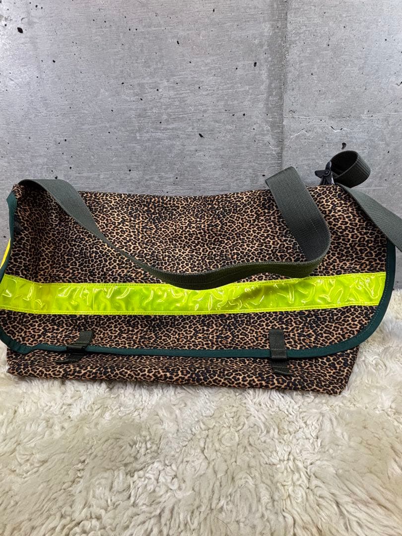 THE BLUE LUG ヒョウ柄 大判 メッセンジャーバッグ カバン 鞄 BLUE LUG* the messenger bag (navy) - BLUE LUG ONLINE STORE