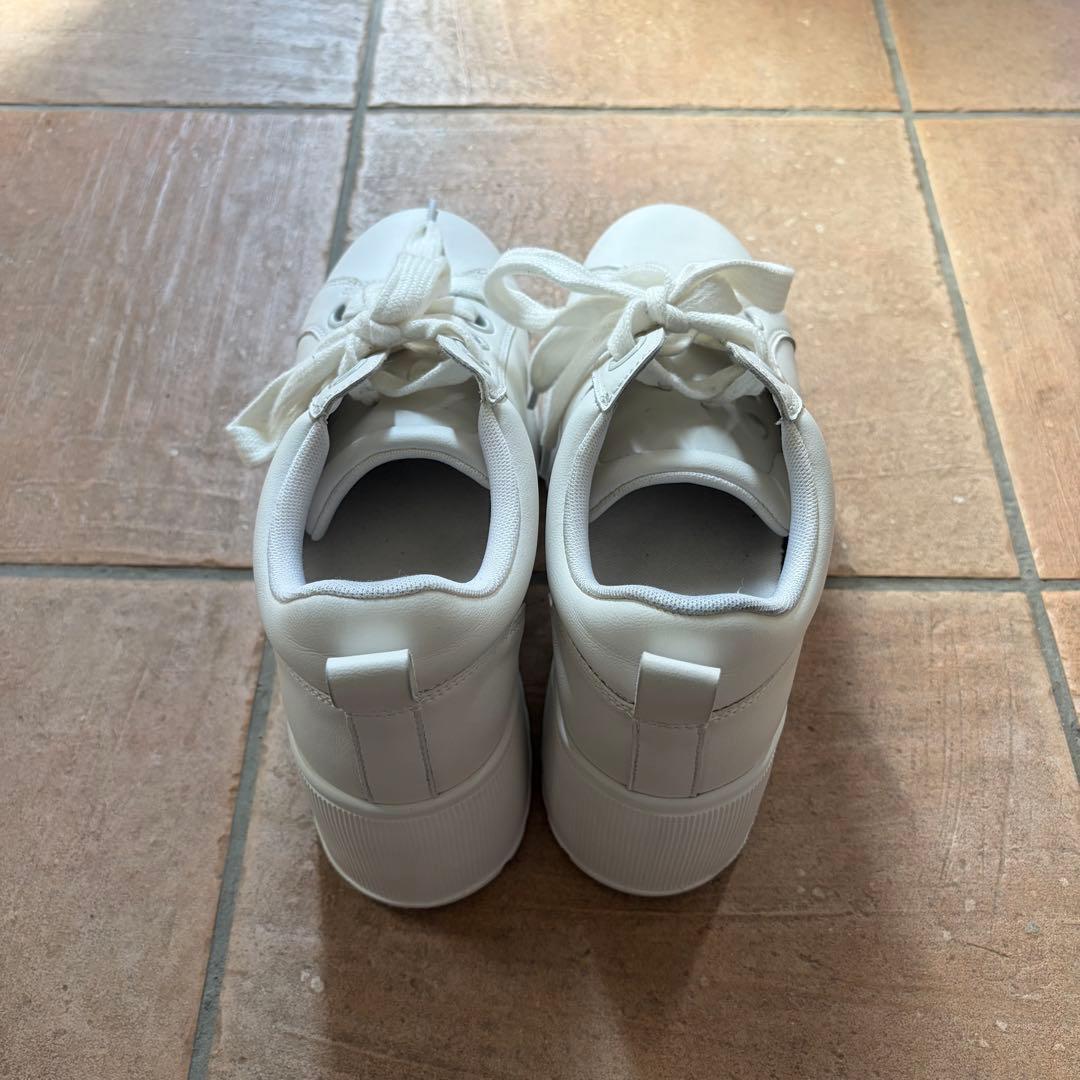 鈴木亜美 スニーカー ホワイト 厚底 Lサイズ - メルカリ