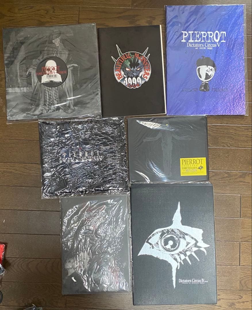 pierrot ツアーグッズなど　Tシャツ　パンフ　タオル　うちわ