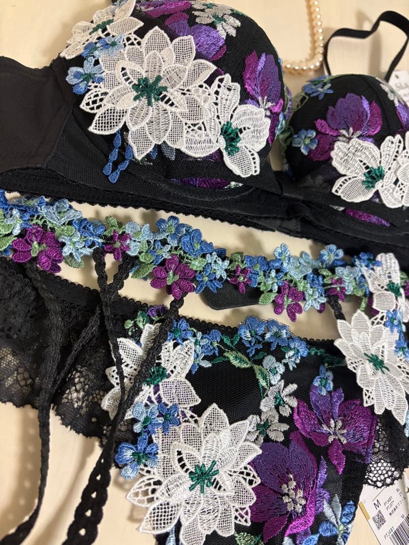 R*☆様 最安値！　希少　サルート　81 ブラック　C70 M Mちはやふる　B