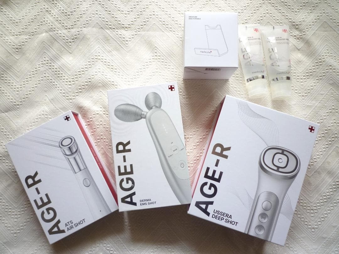 お値下！美品＊メディキューブ 美顔器3点セット＋付属品＋ジェルUSED品ハリ毛穴 品切れ続出！「medicube」の美顔器に新製品、新作毛穴ケアクリームも