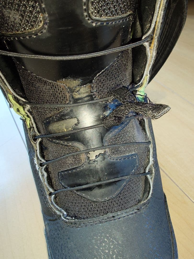 m*a様 中古　剥がれあり　YONEX スノーボードブーツ 24.5cm XTR