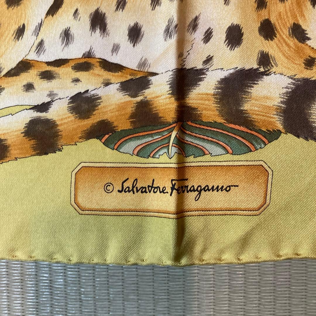 フェラガモ シルクスカーフ ヒョウ - メルカリ