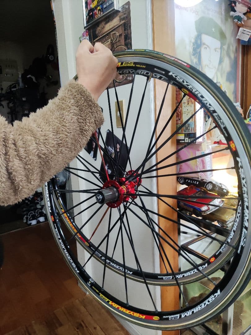 Mavicチューブラーホイール。非常に軽量です。登山に適しています。 希少なチューブラー！ヒルクライマーに。MAVIC R-sys SLR 買取入荷