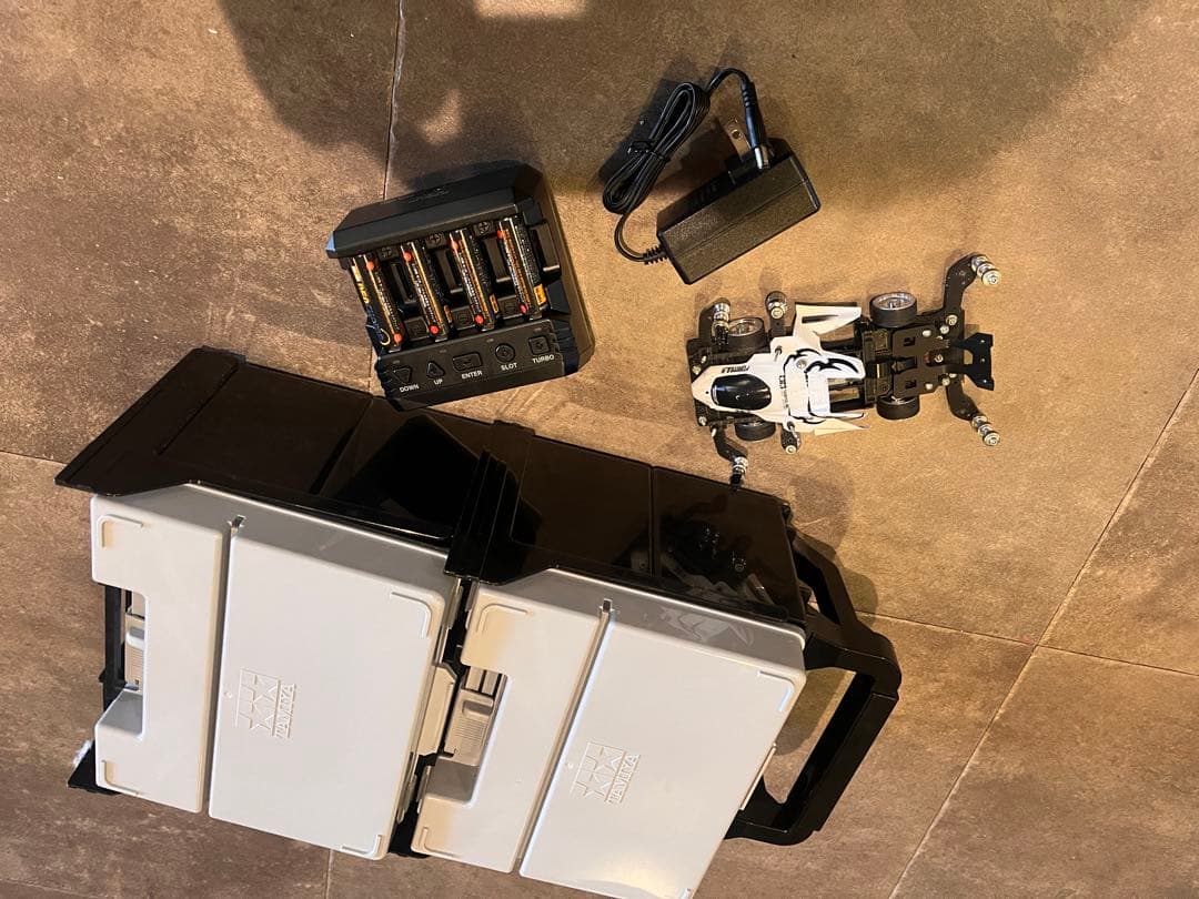 ミニ四駆フルカスタム　高級充電器未使用品付き