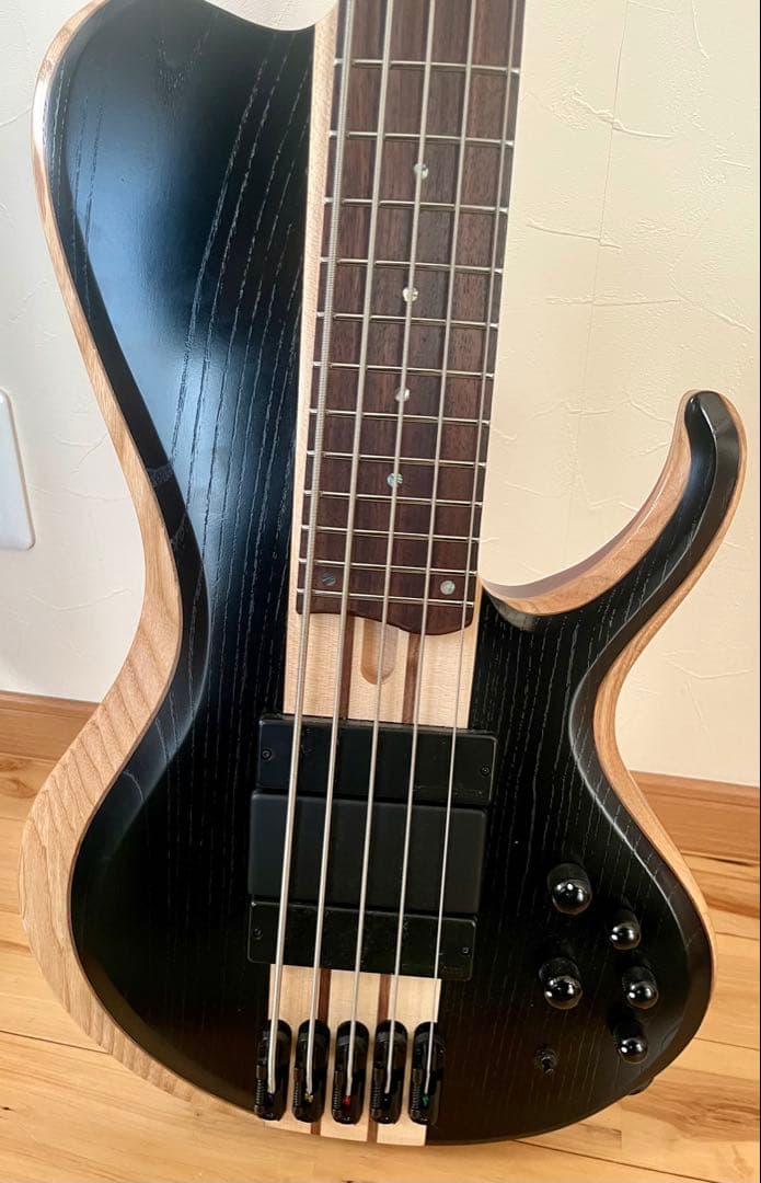 5弦ベースWeathered Black Low Gloss アイバニーズ - メルカリ