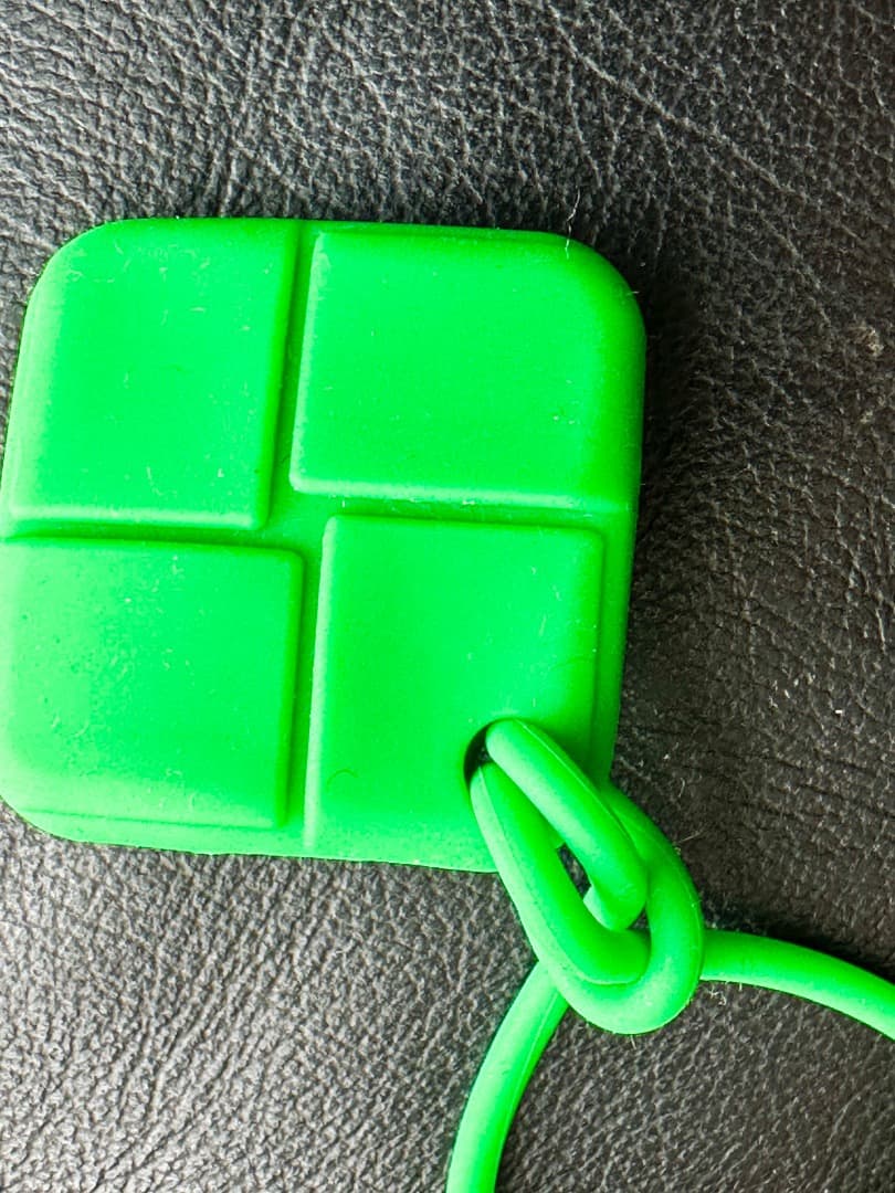 BOTTEGA VENETA イントレチャートラバーシリコンAirTag ケース - メルカリ