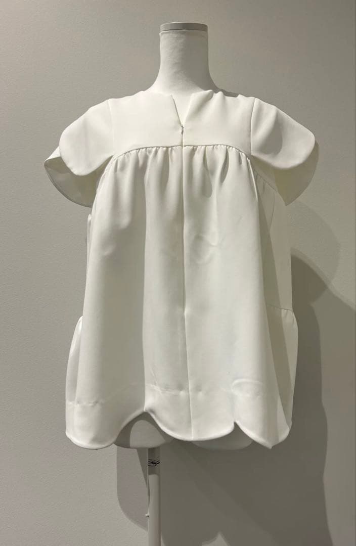 bitnabi 美人トップス ペタルスリーブ（ホワイト）