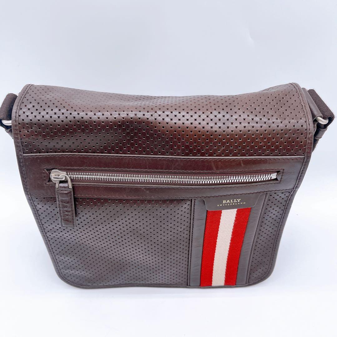 美品✨【バリー】メッセンジャーバッグ ショルダーバッグ パンチング