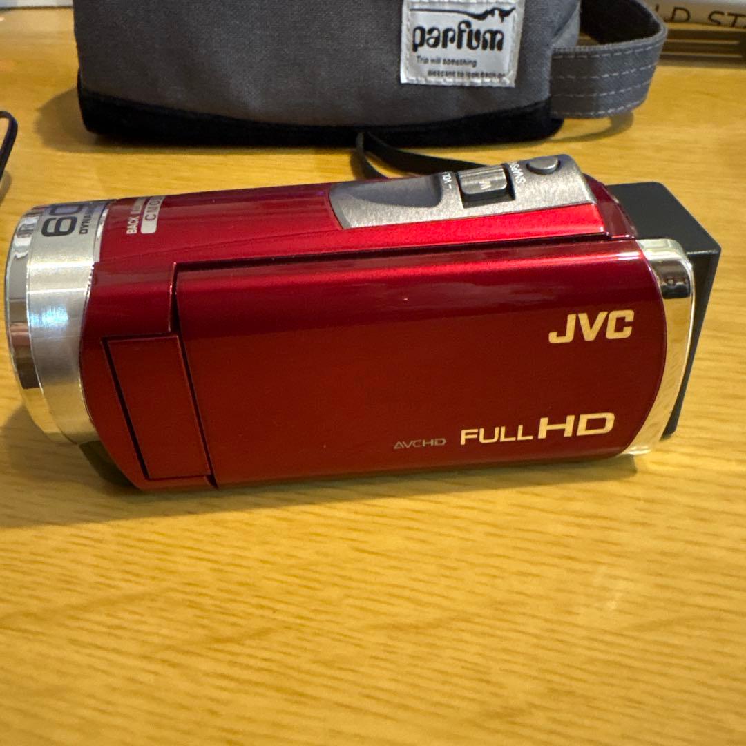 【動作品】JVC ビデオカメラ 赤色 三脚 HDMIケーブル付き 20190703114626_922_.jpg