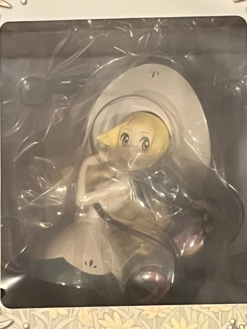 リーリエ　コスモッグフィギュア　ポケモン