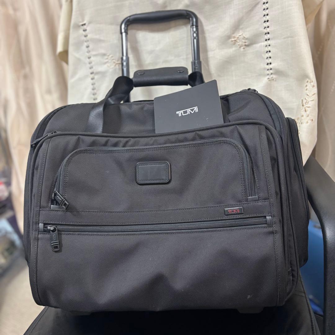 TUMI ALPHA2 22052D2 2輪キャリー黒 大容量 ビジネス 旅行 美品】TUMI ALPHA2 22052D2 2輪キャリー黒 大容量 ビジネスの通販 by